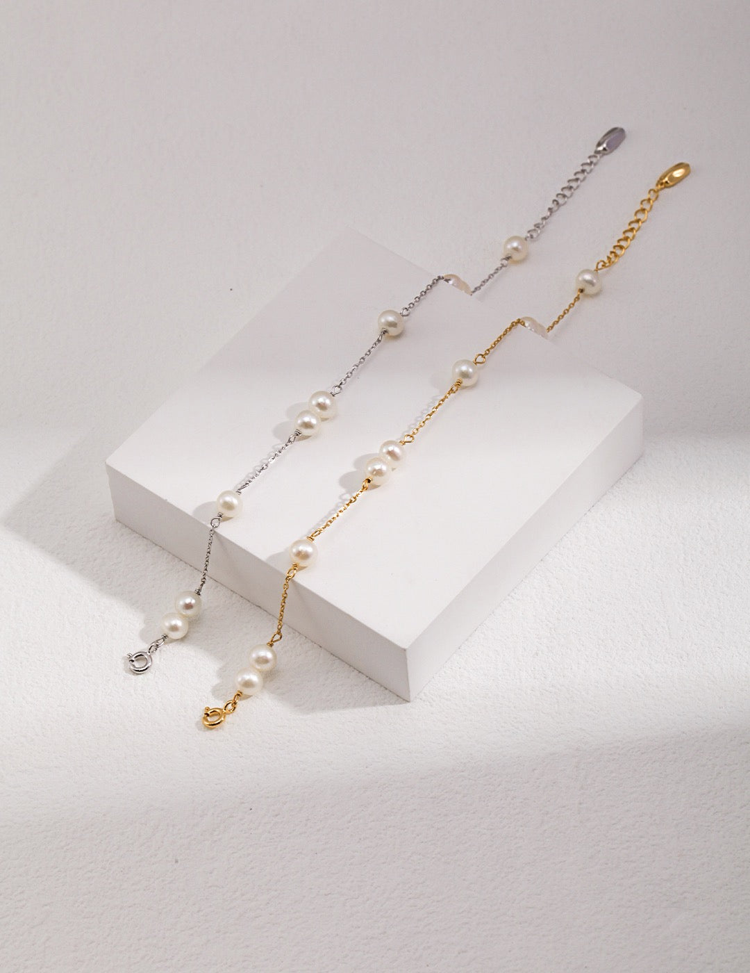 Minimalist Pearl Bracelet