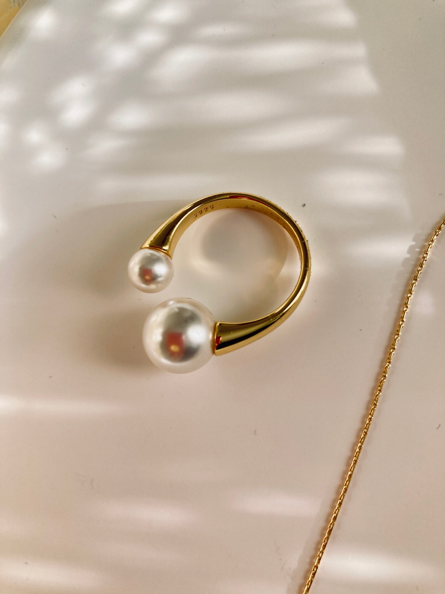 Two pearls ring