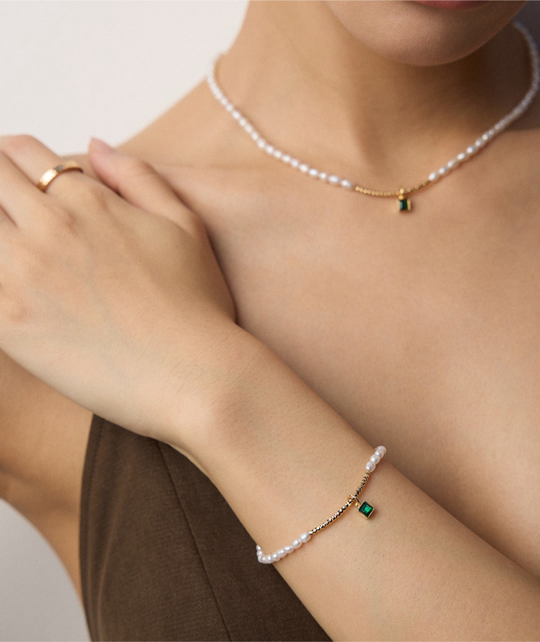 Pearl Bracelet with Green Gemstone