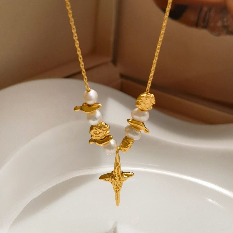 Cross pendant necklace
