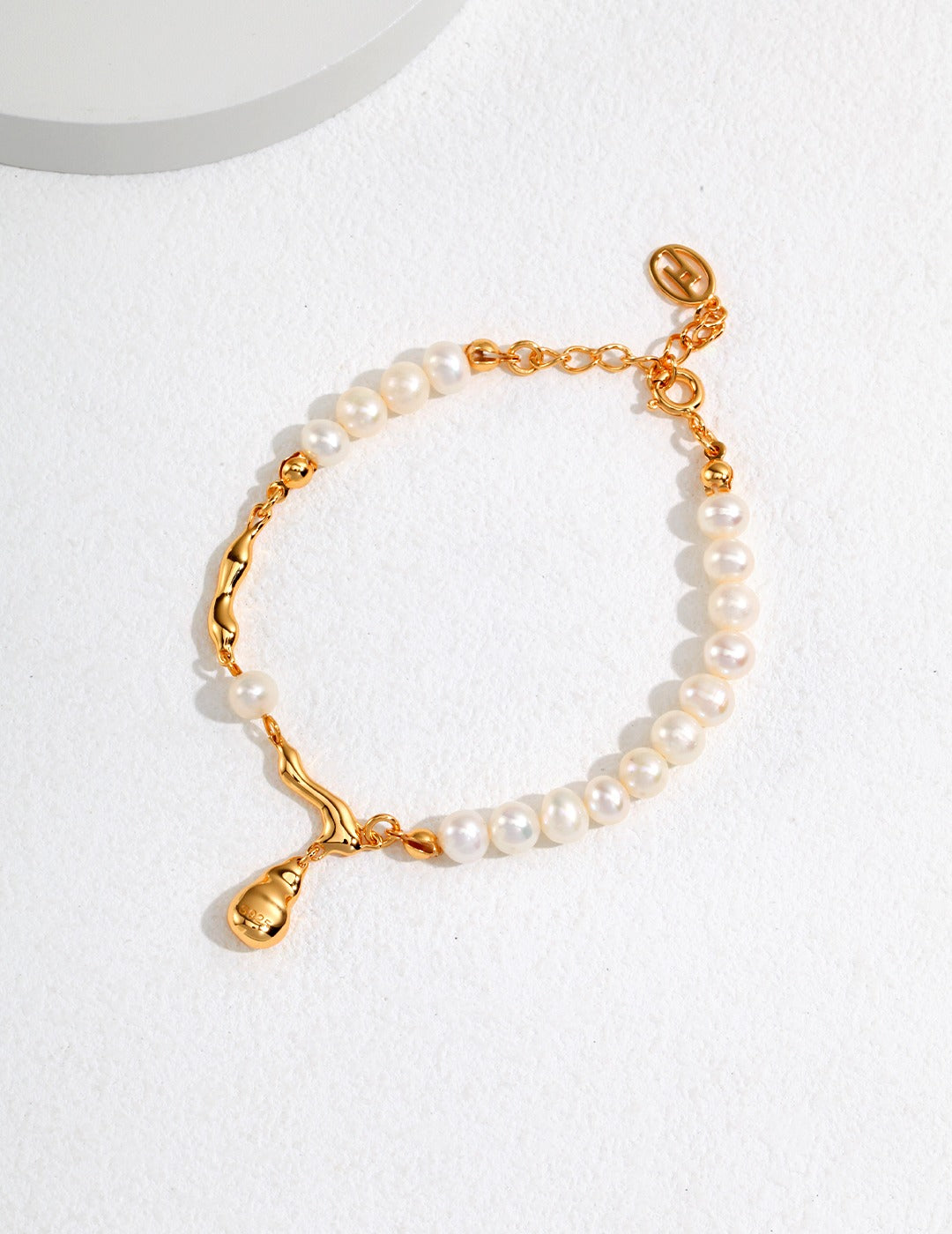 Hulu Pearl Bracelet