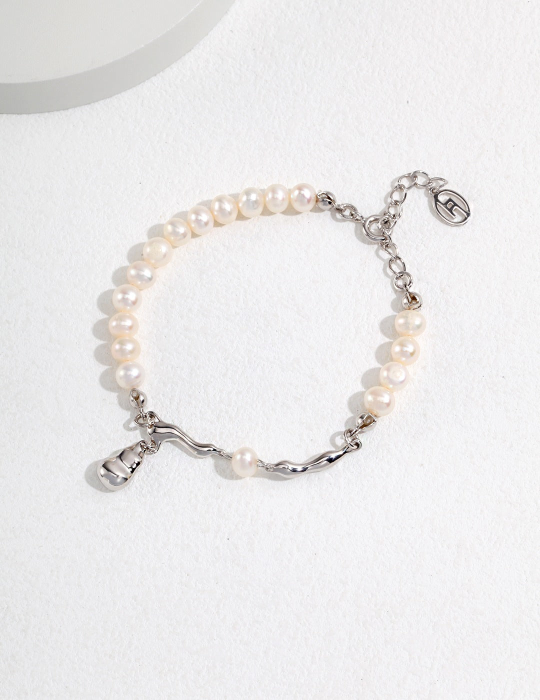 Hulu Pearl Bracelet