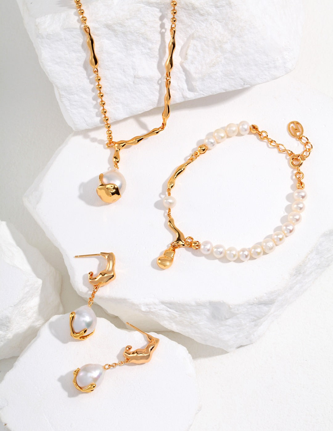 Hulu Pearl Bracelet