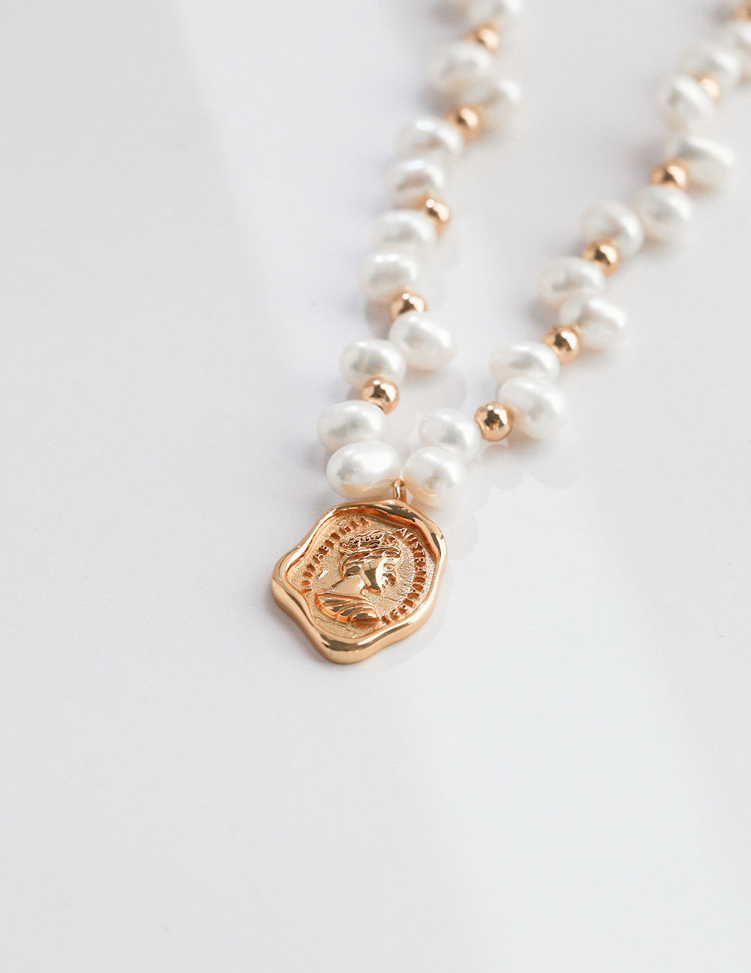 Pearl Necklace Queen