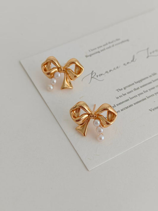 Vintage Bow Pearl Stud Earrings in 925 Sterling Silver – Gold or White Gold Finish