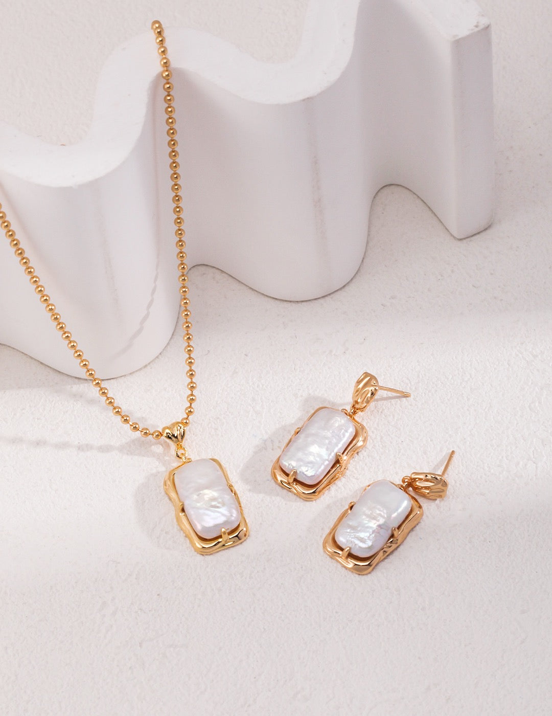 Regal Frame Baroque Pearl Set