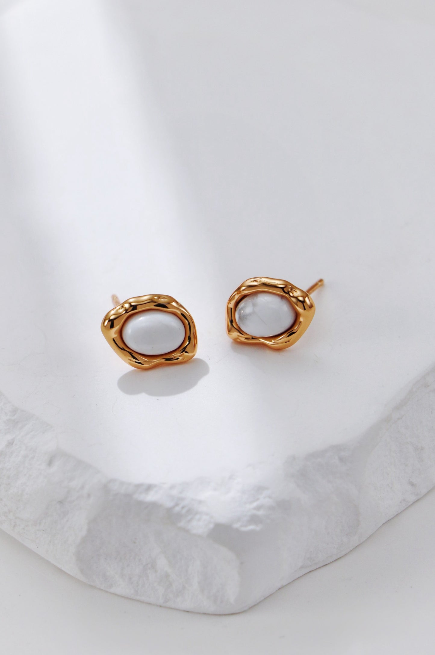 Malachite/White Magnesite Studs