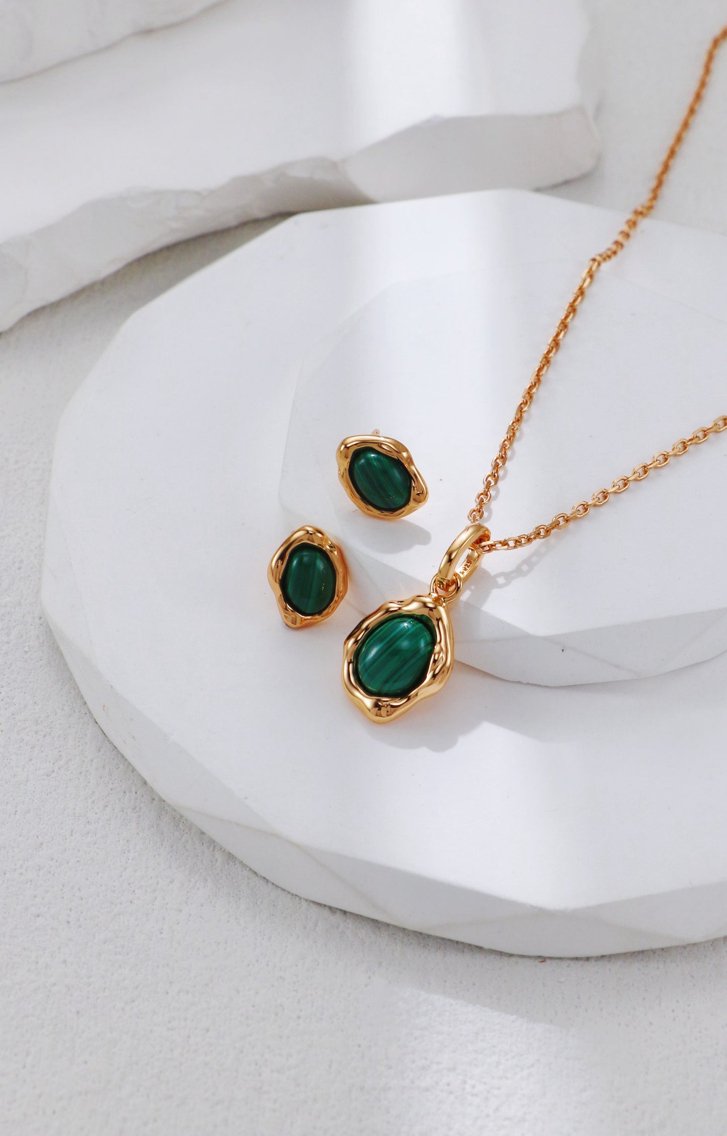 Malachite/White Magnesite Studs