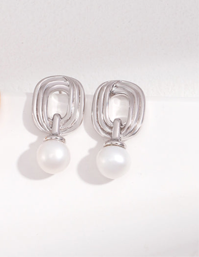 Olivia Pearl Earrings