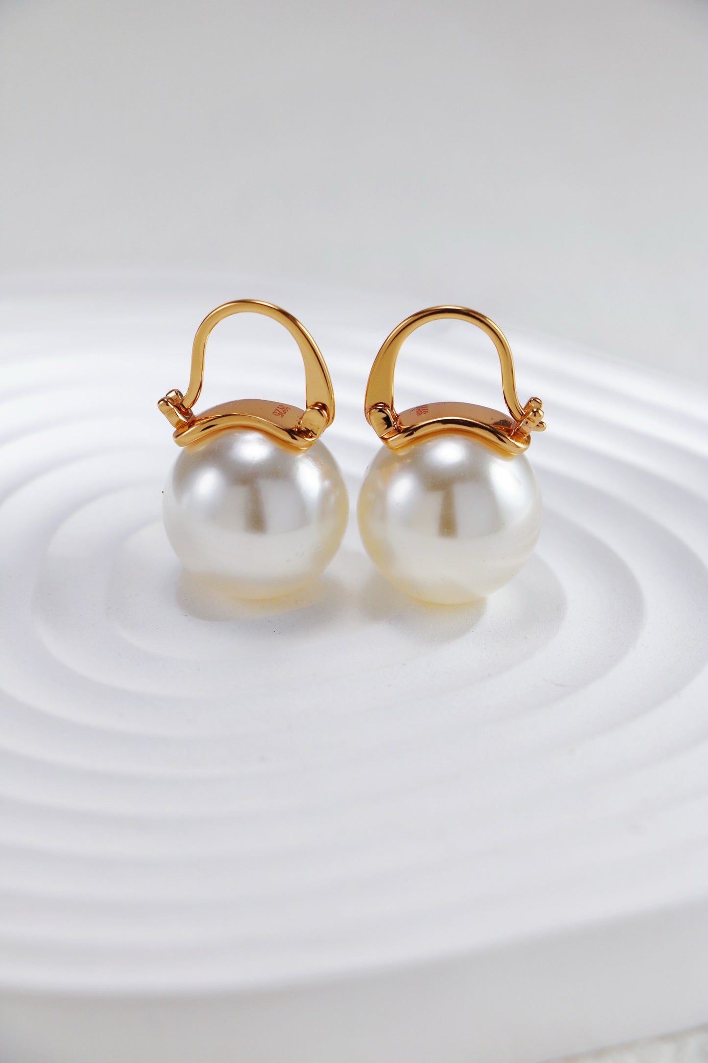 S925 Silver 14mm Shell Pearl Drop Earrings | Gray & White