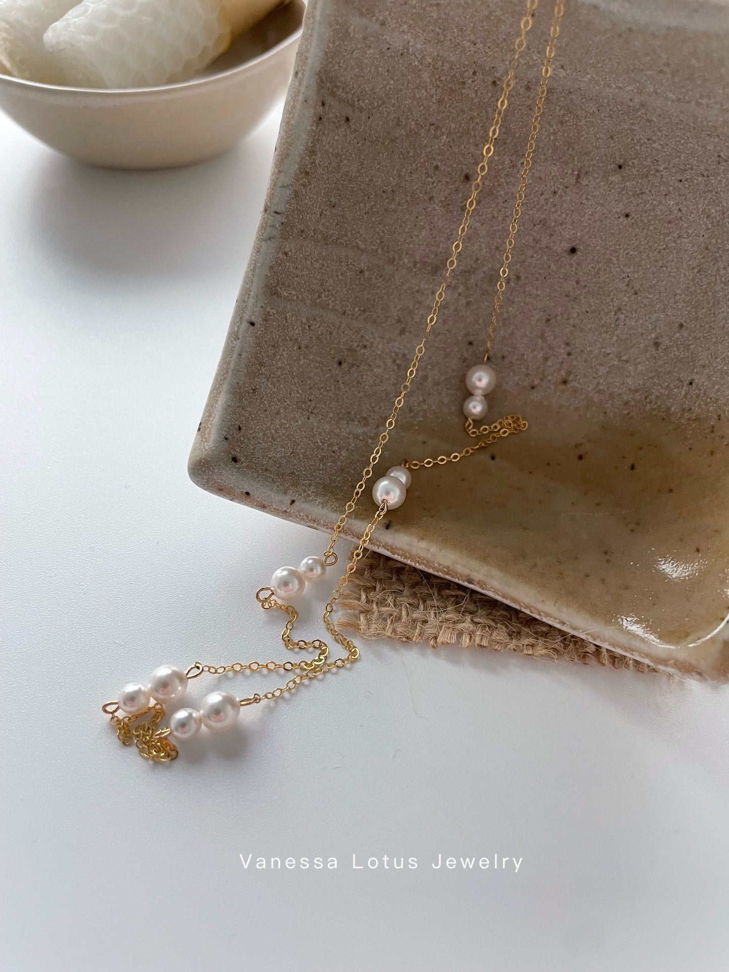 Minimalist two pearls necklace