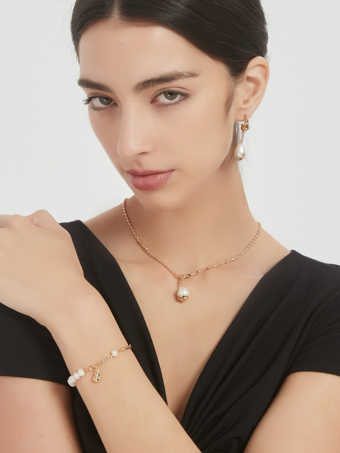 Full Moon Pearl Necklace