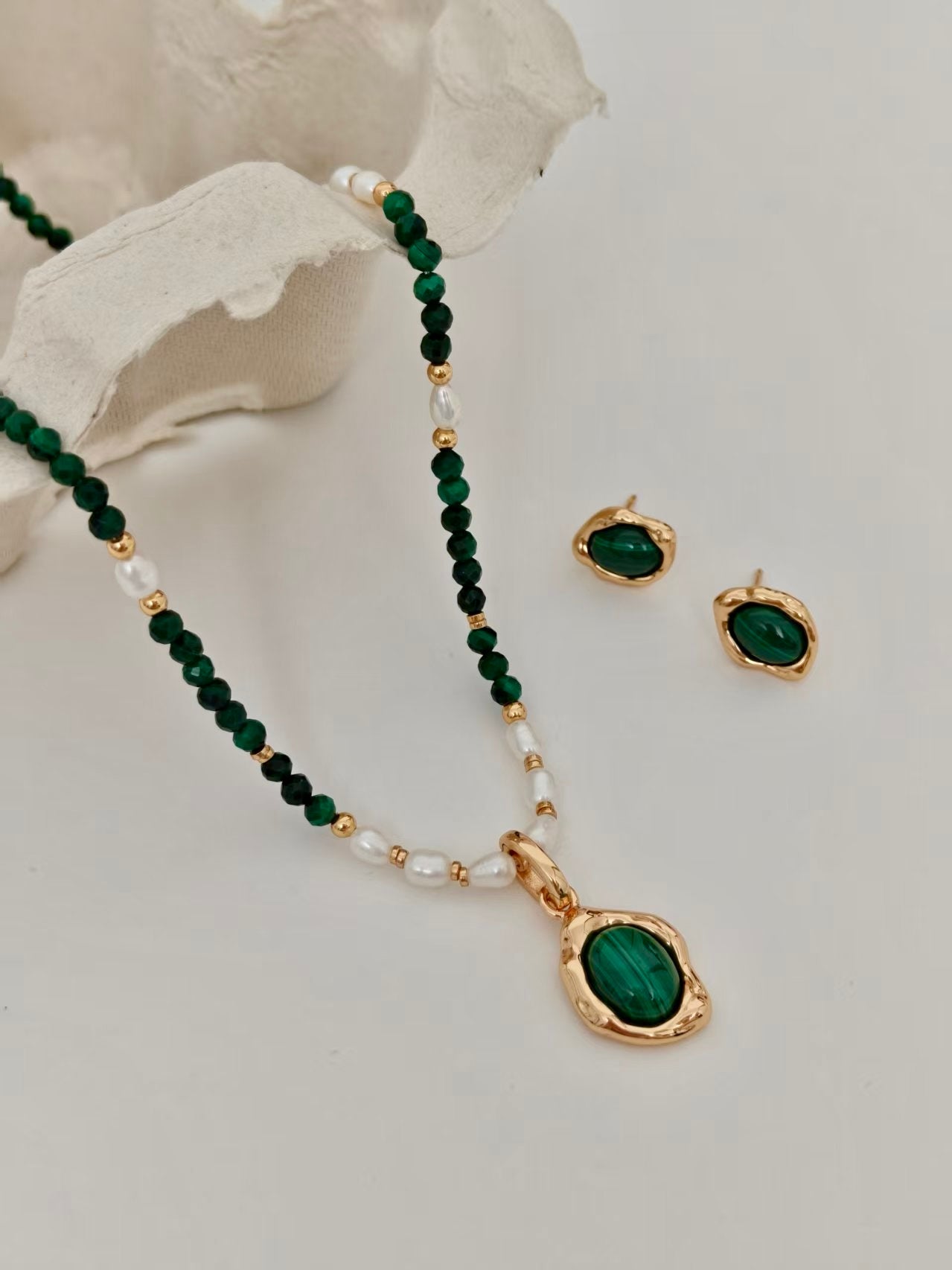 Malachite/White Magnesite Studs