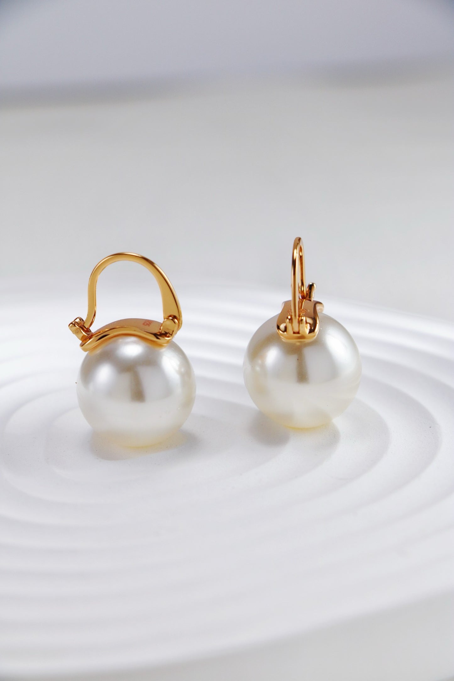 S925 Silver 14mm Shell Pearl Drop Earrings | Gray & White