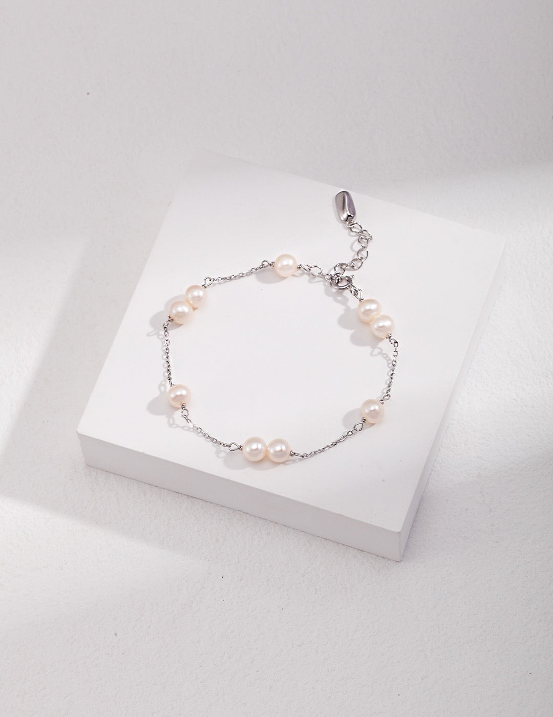 Minimalist Pearl Bracelet