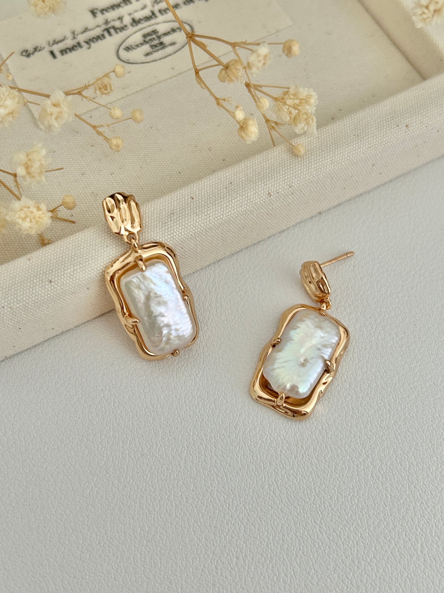Regal Frame Baroque Pearl Set