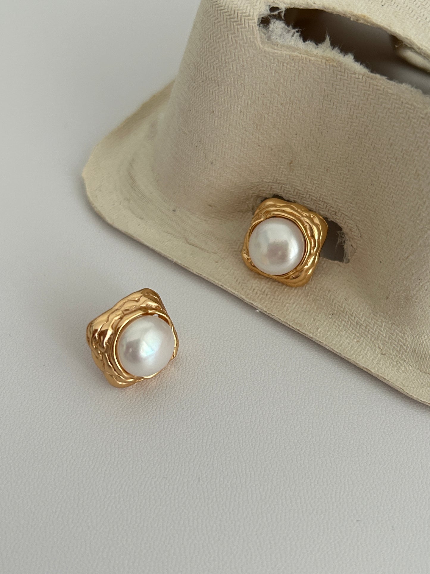 Lustre Elegance Pearl Studs