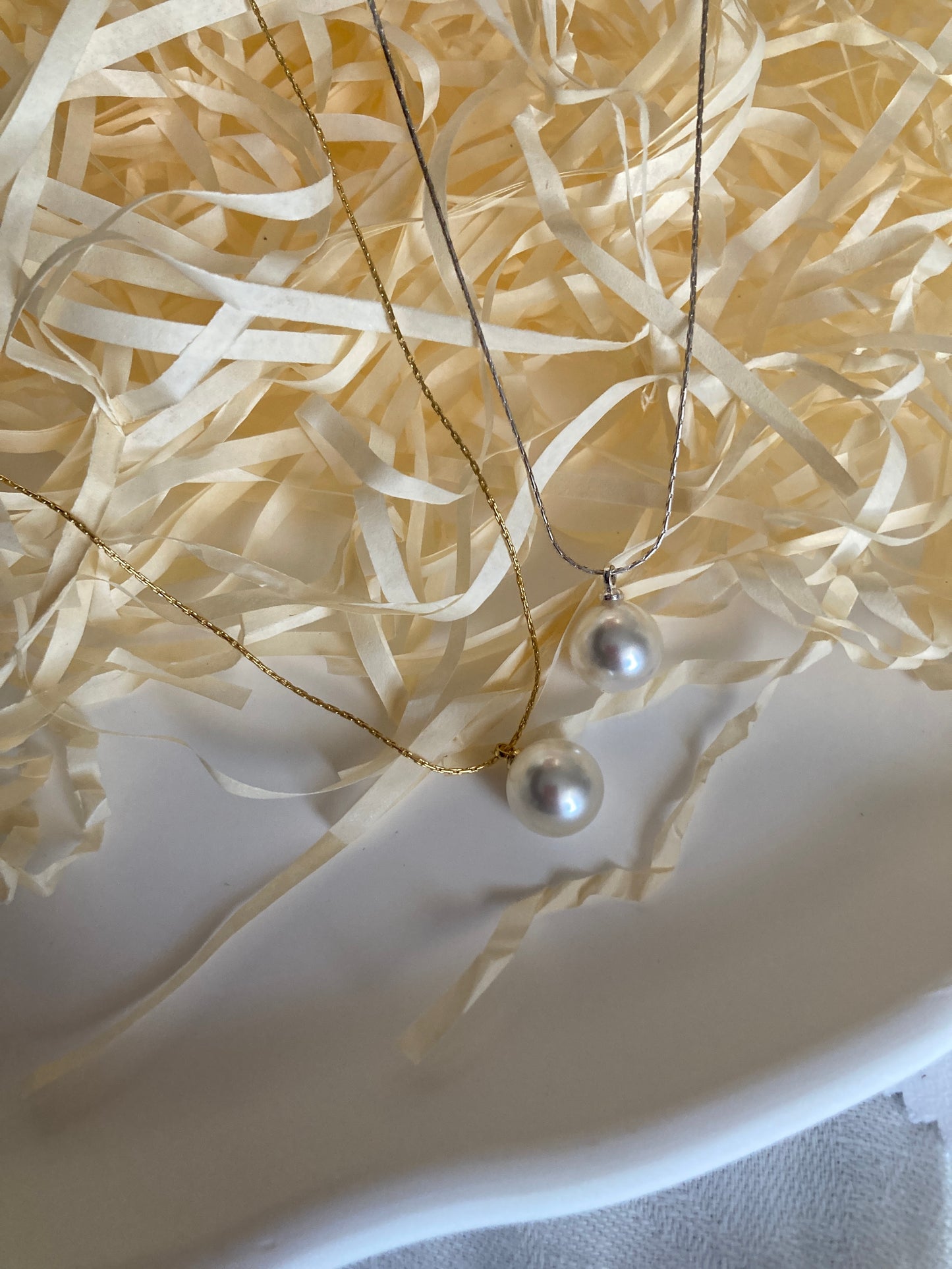 Single pearl necklace