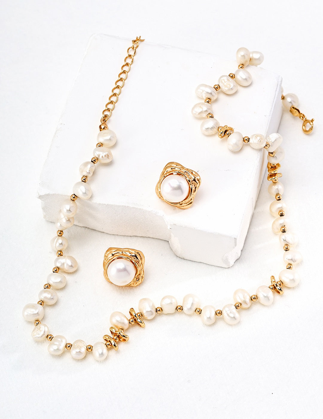 Pearl Necklace Baroque Dance