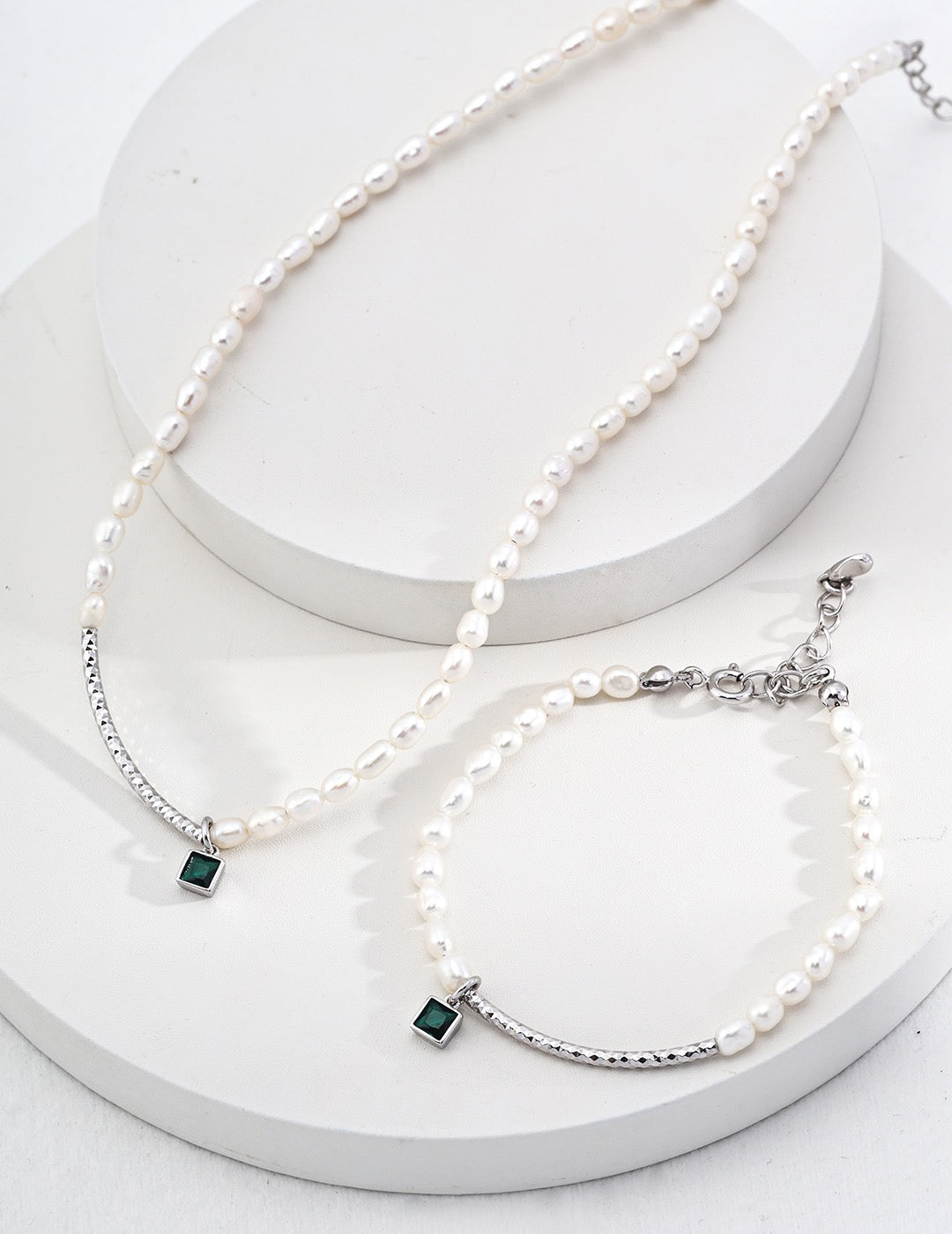 Pearl Bracelet with Green Gemstone