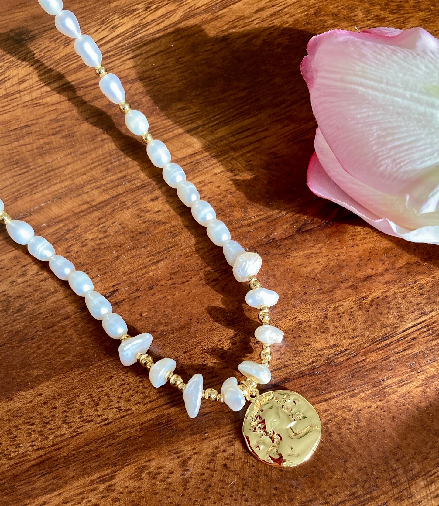 Pearl necklace with lady's profile pendant