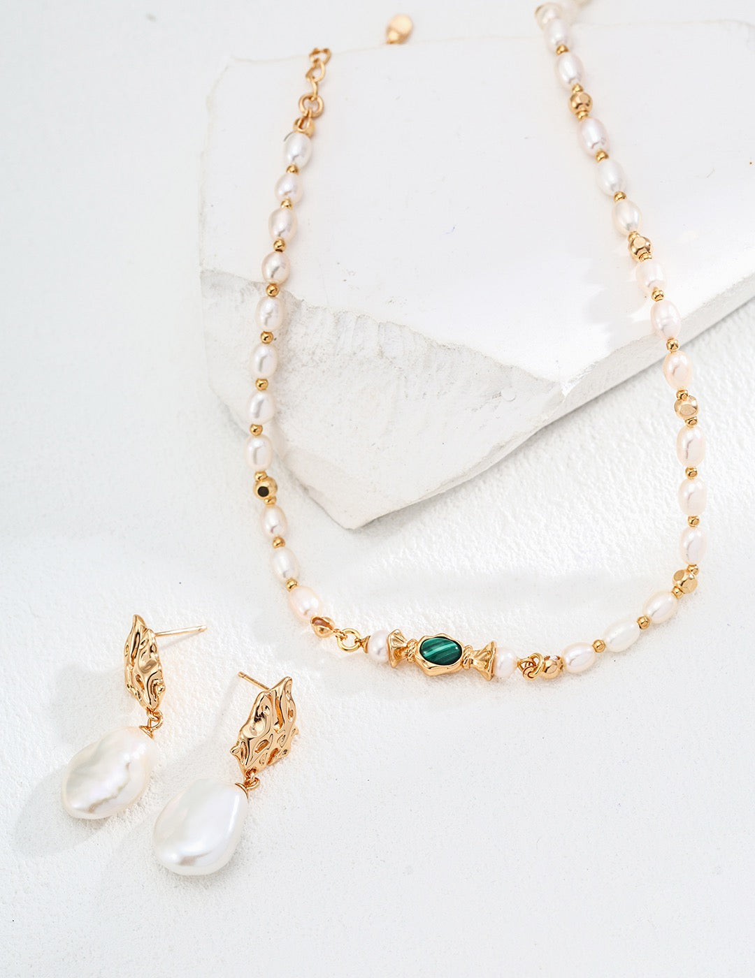 Malachite Pearl Necklace