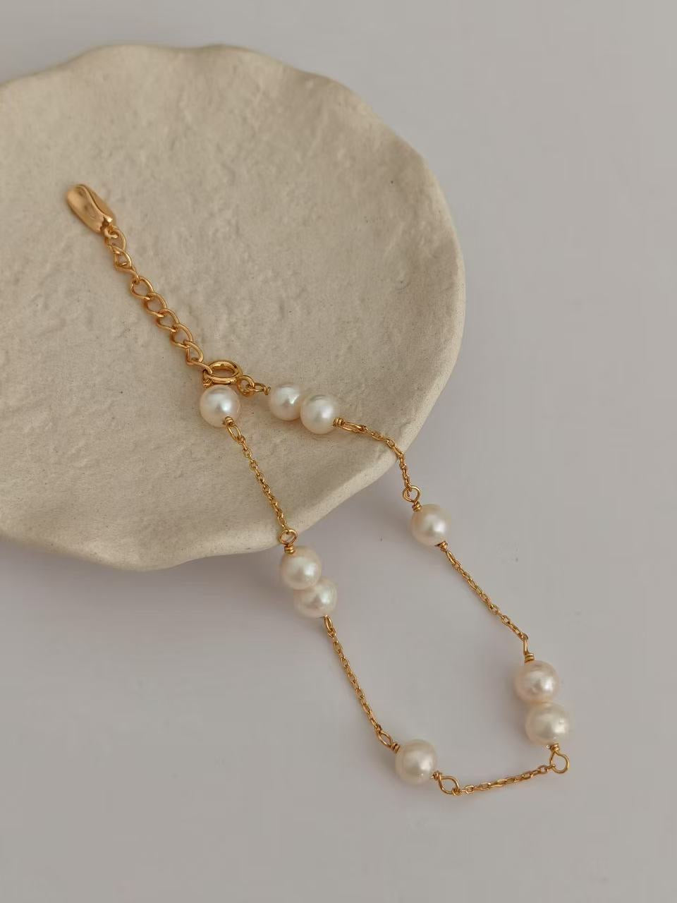 Minimalist Pearl Bracelet