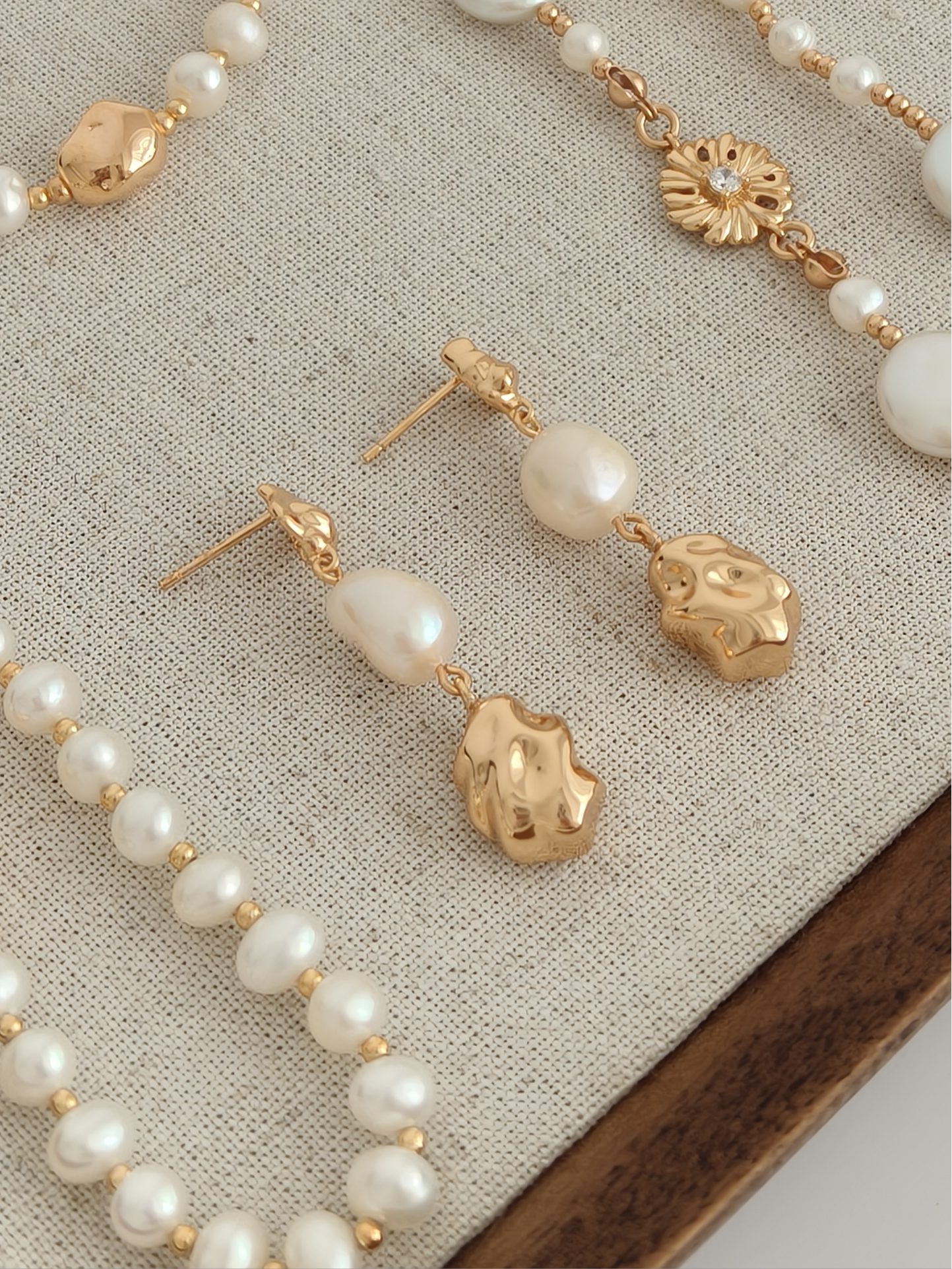 Aurora Pearl Necklace & Bracelet & Earrings Set