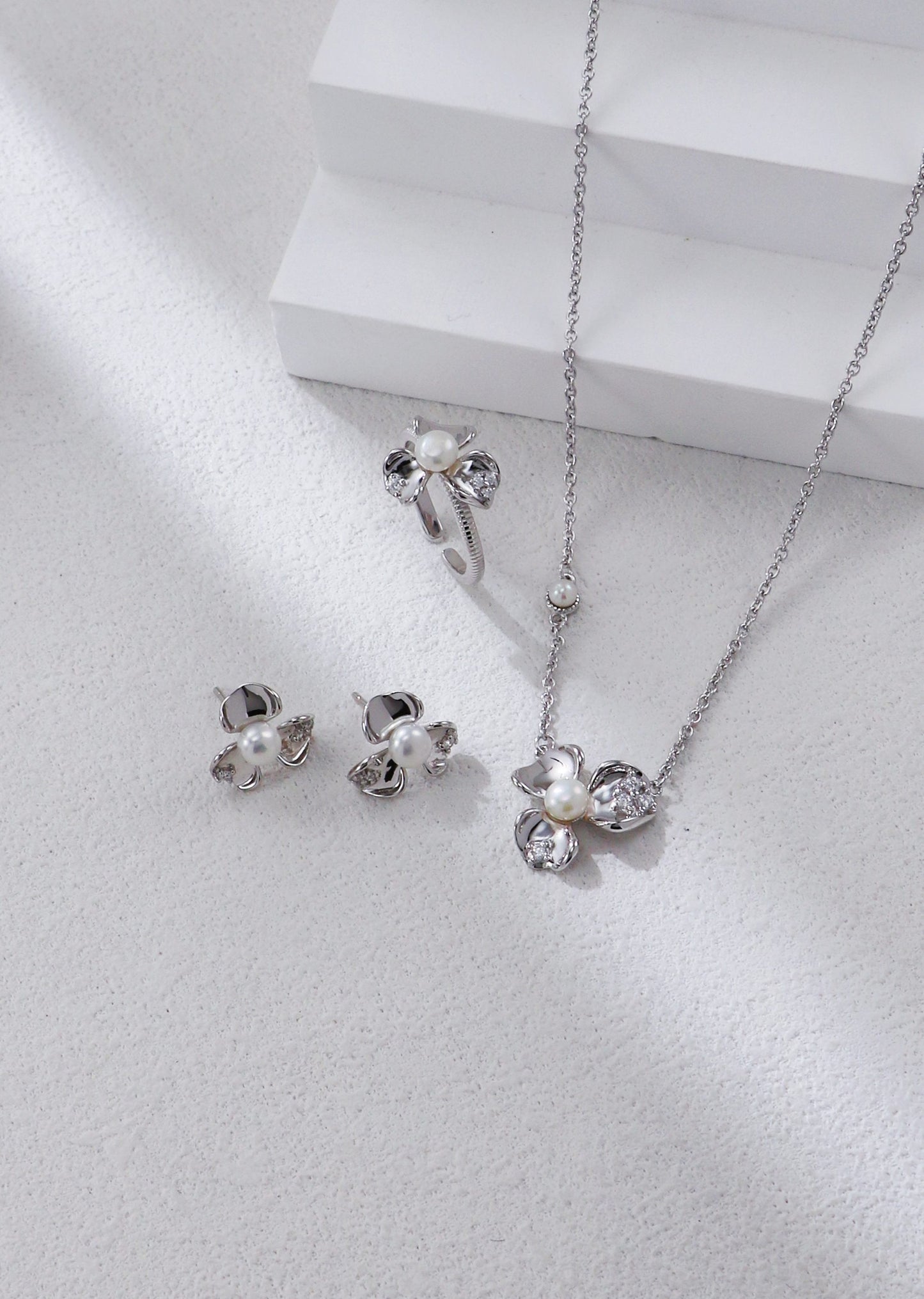 Pearl and Silver Flower Ring