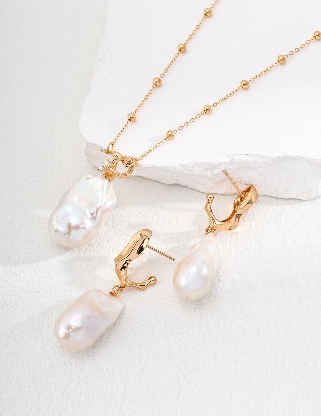 Baroque Pearl’s Charm Necklace