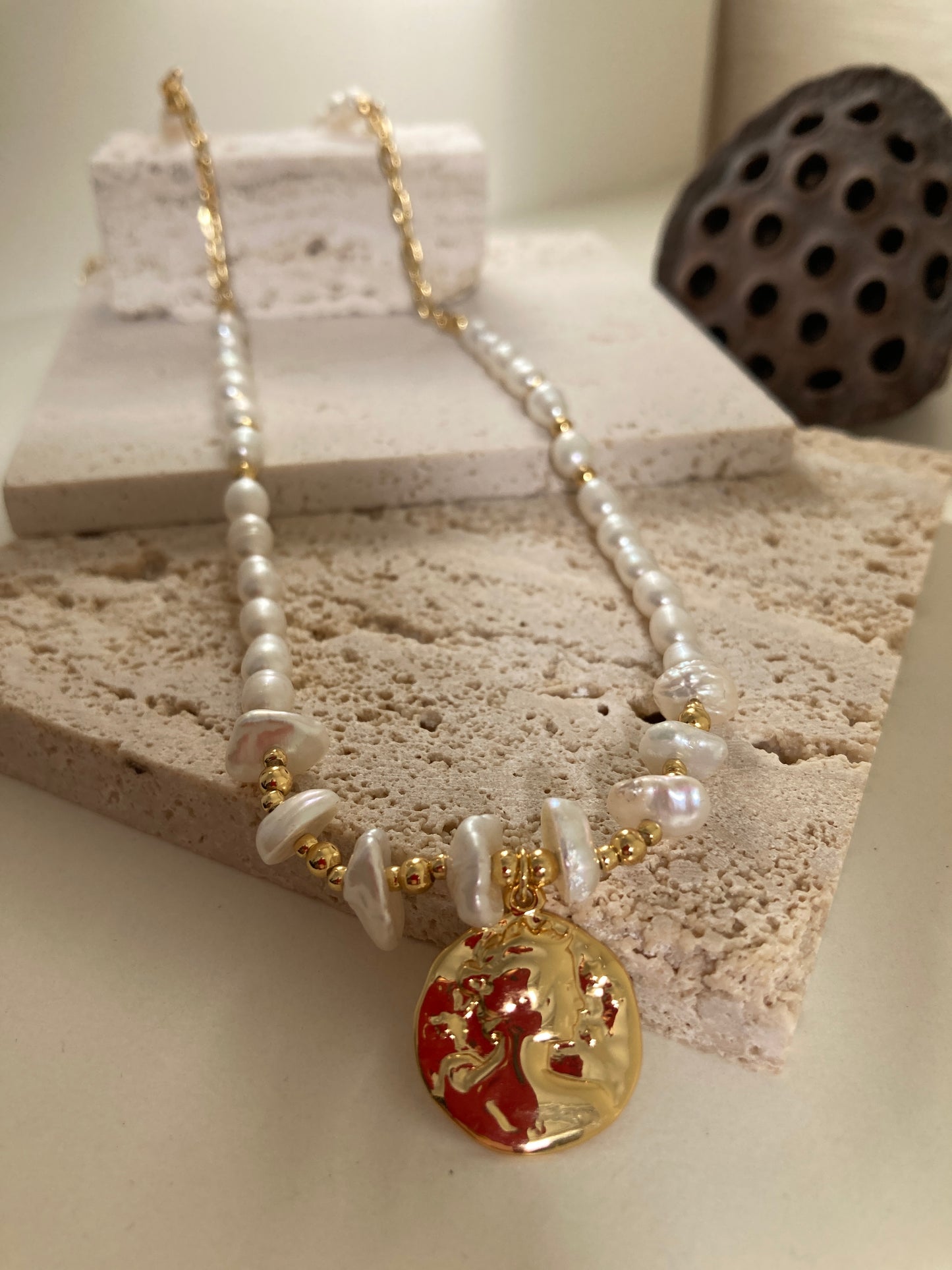 Pearl necklace with lady's profile pendant