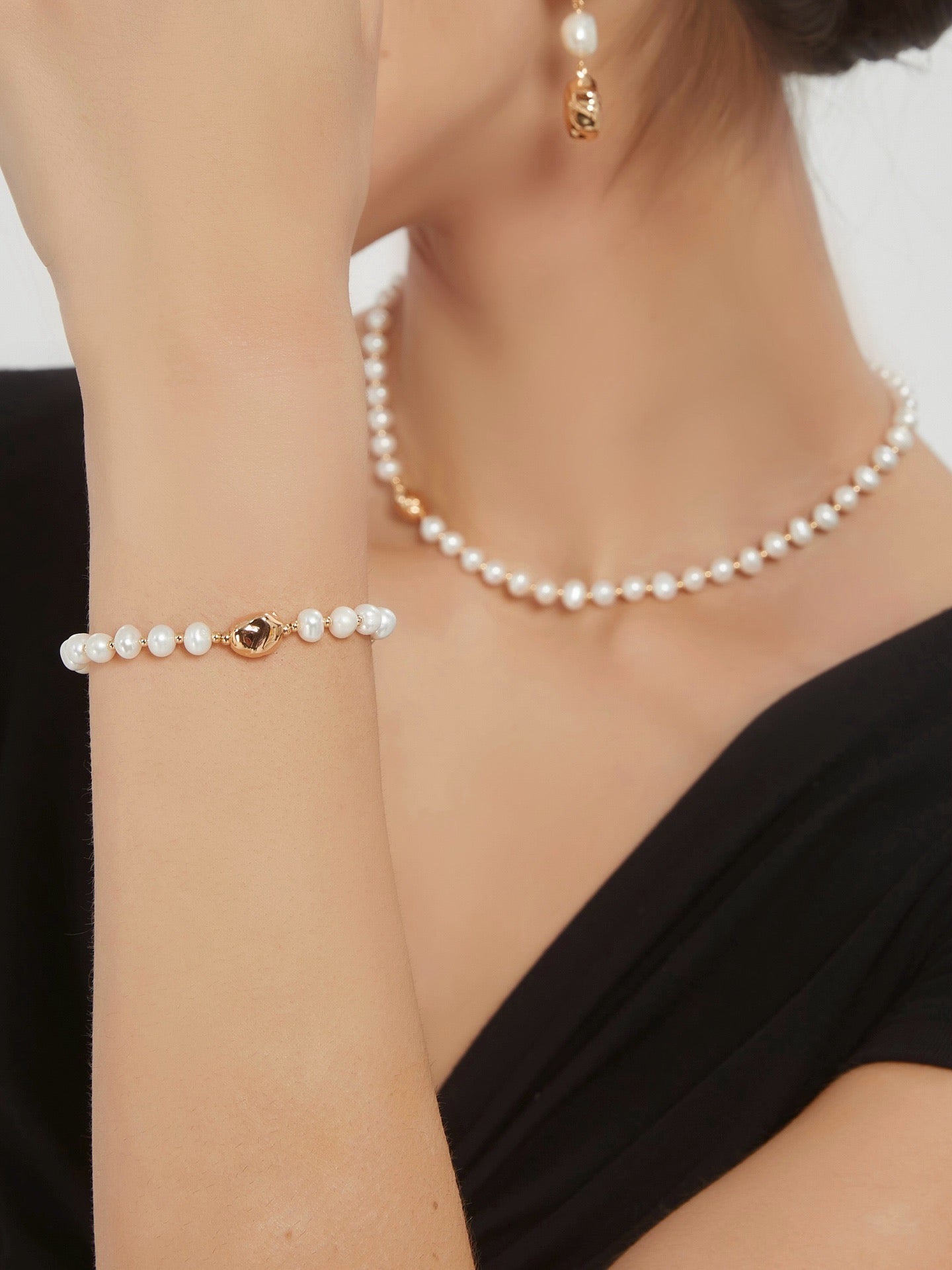 Aurora Pearl Necklace & Bracelet & Earrings Set