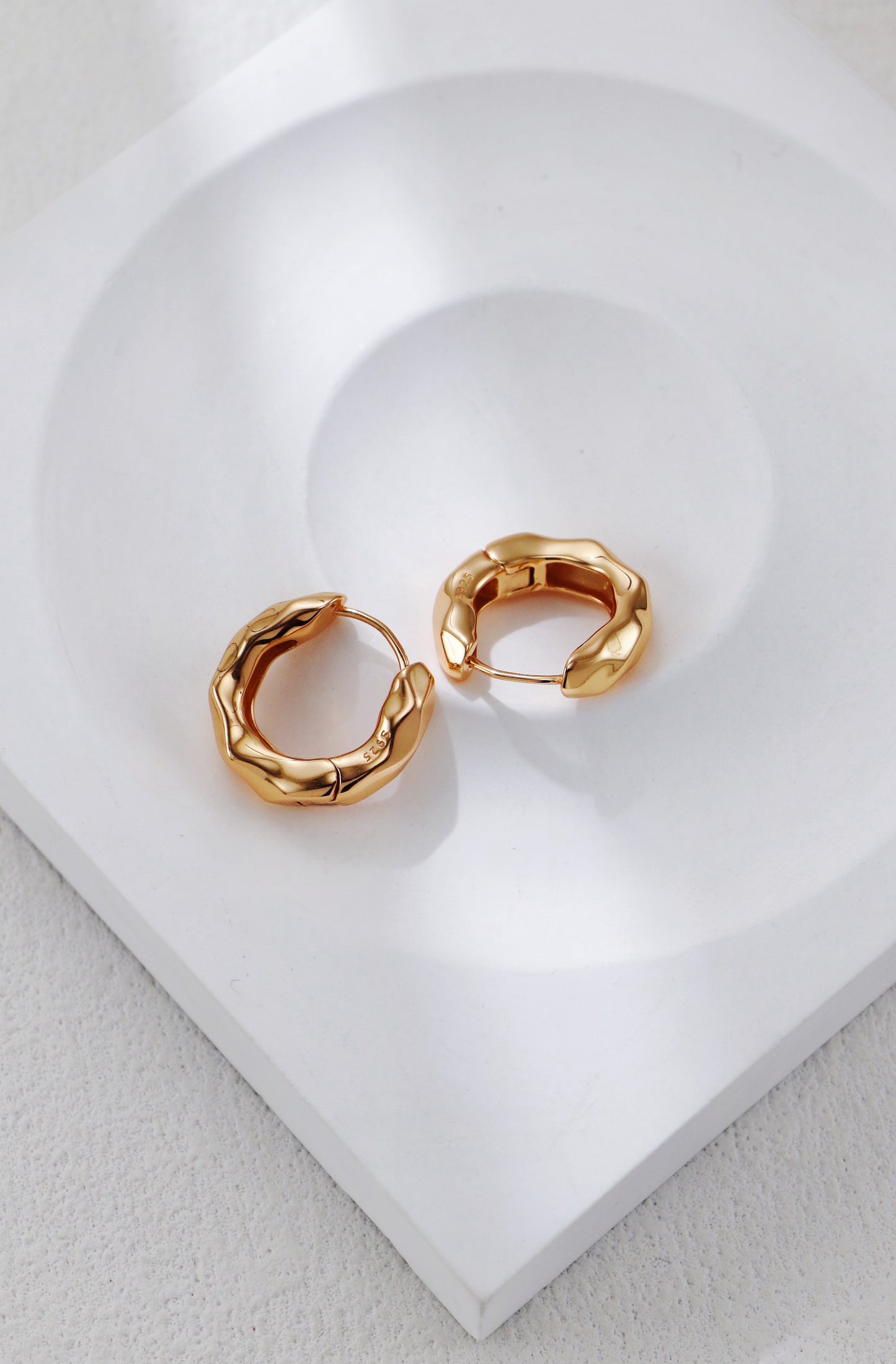 S925 Hammered Hoop Earrings – Handcrafted Texture in Gold or Silver