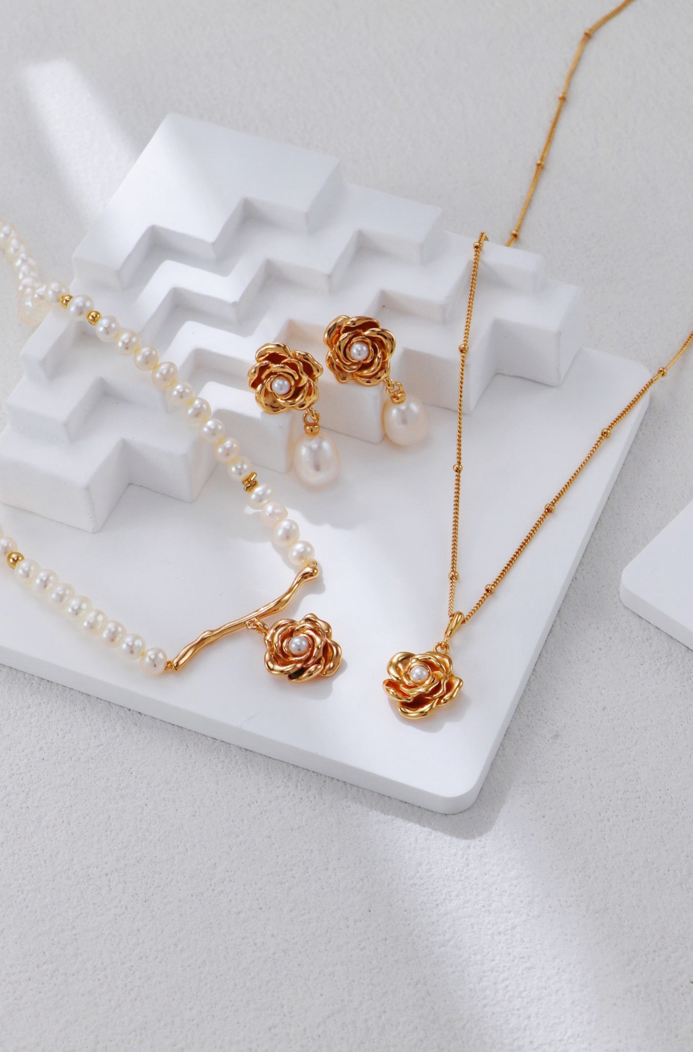 Vintage Gold Rose Pendant Pearl Necklace – S925 Silver