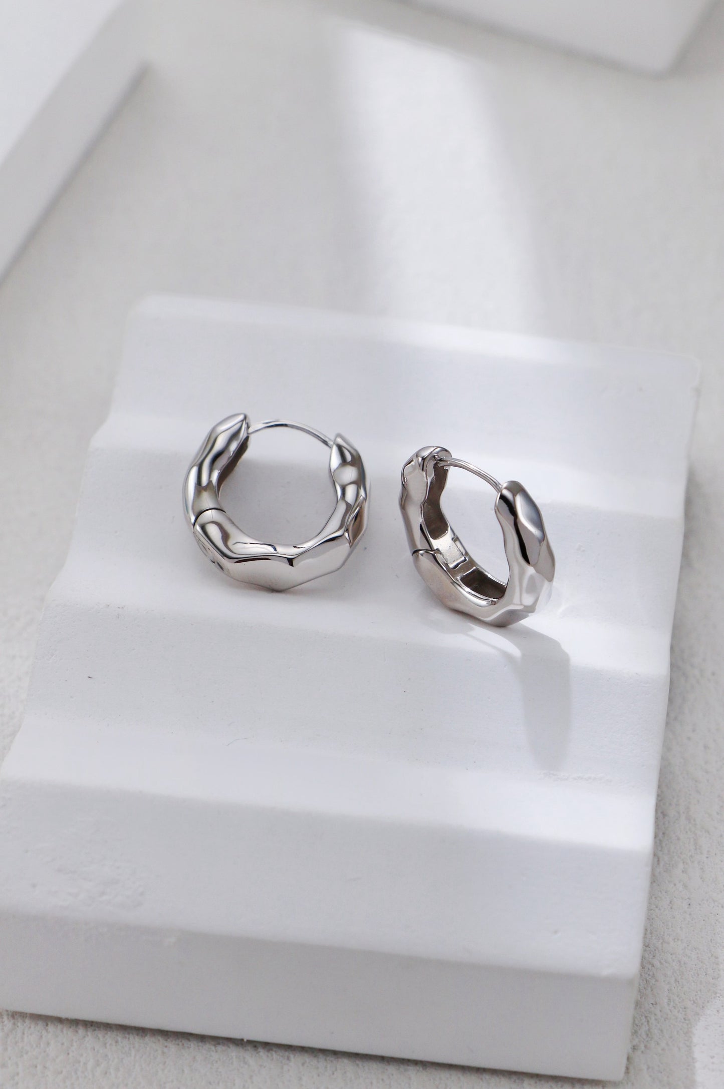 S925 Hammered Hoop Earrings – Handcrafted Texture in Gold or Silver