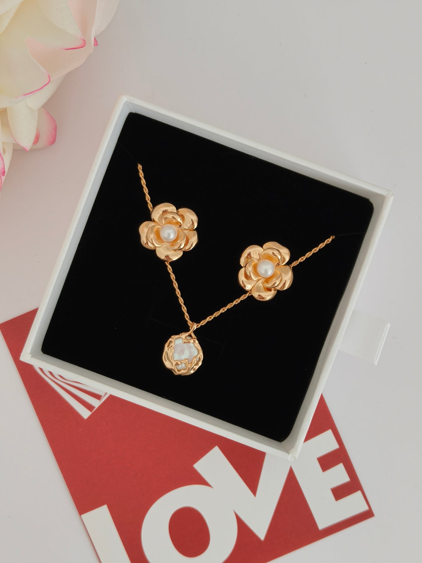 Flower Pearl Studs