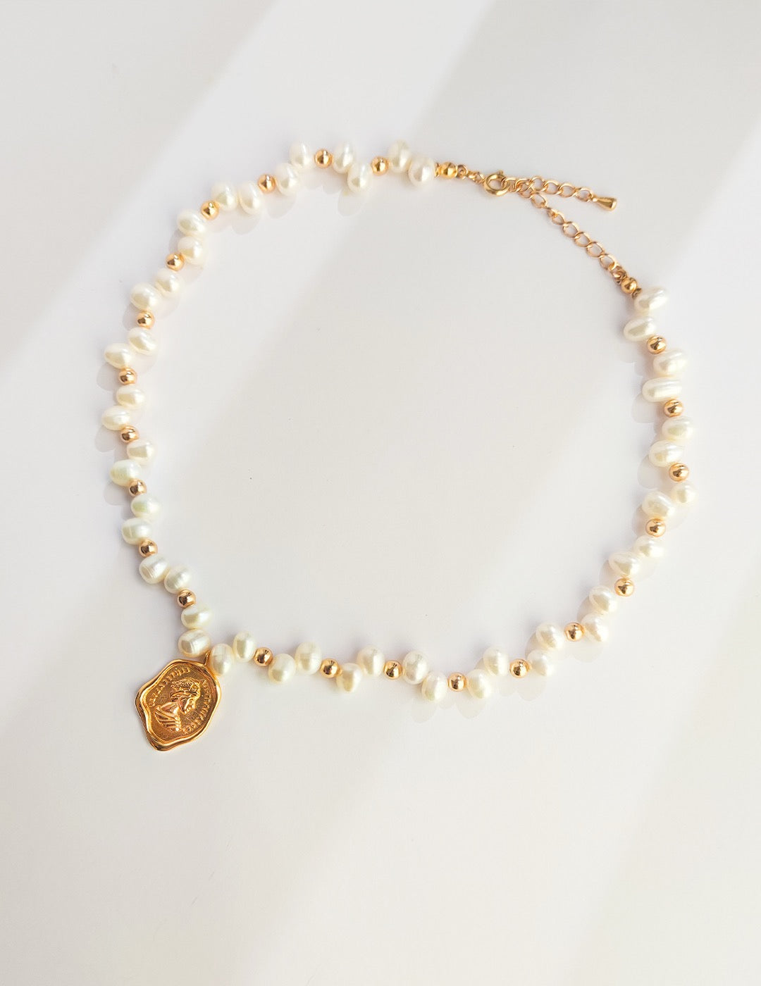 Pearl Necklace Queen