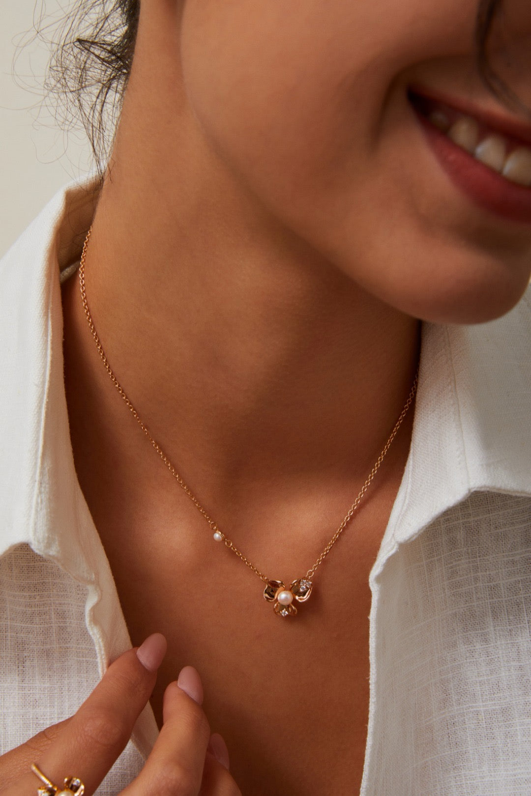 Pearl and Silver Flower Pendant Necklace