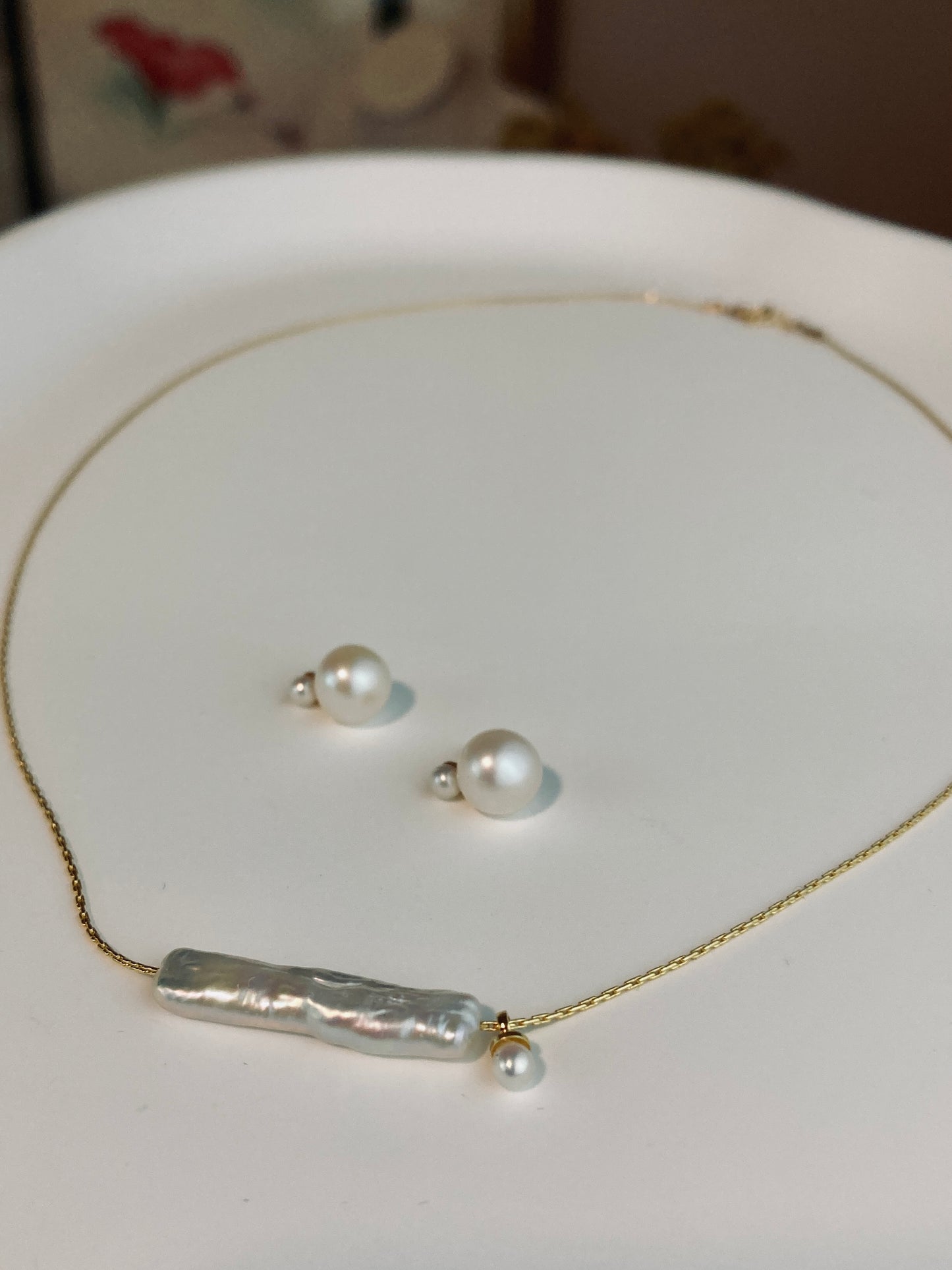 Baroque long pearl necklace