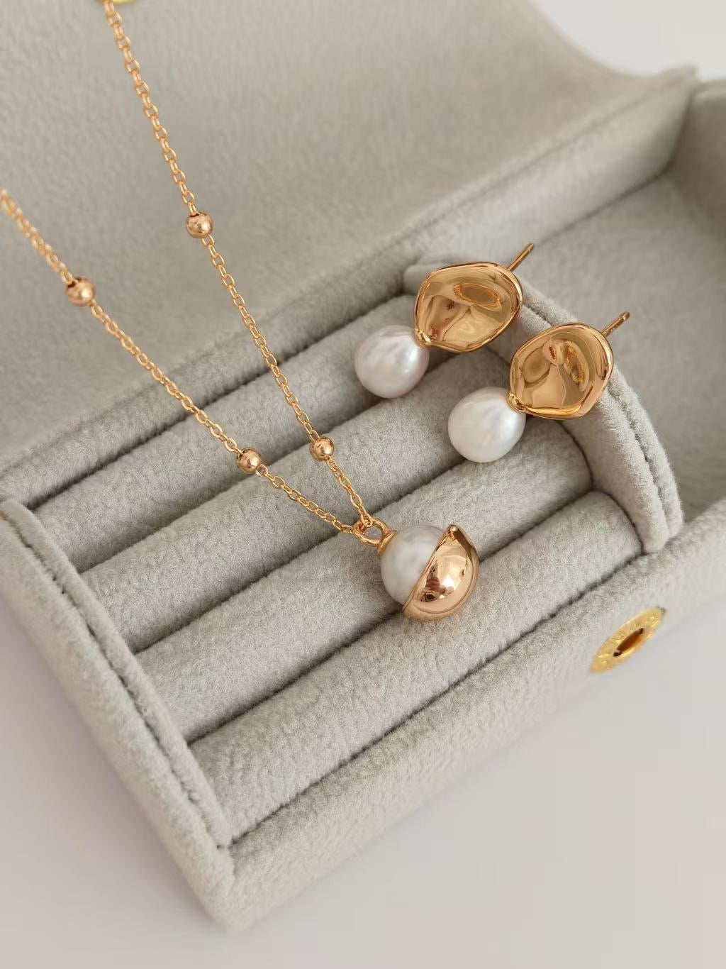 UFO Pearl Necklace