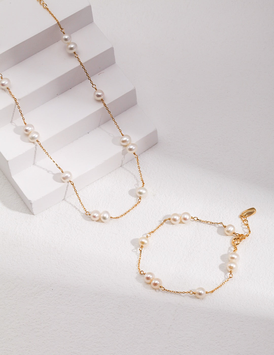 Minimalist Pearl Bracelet