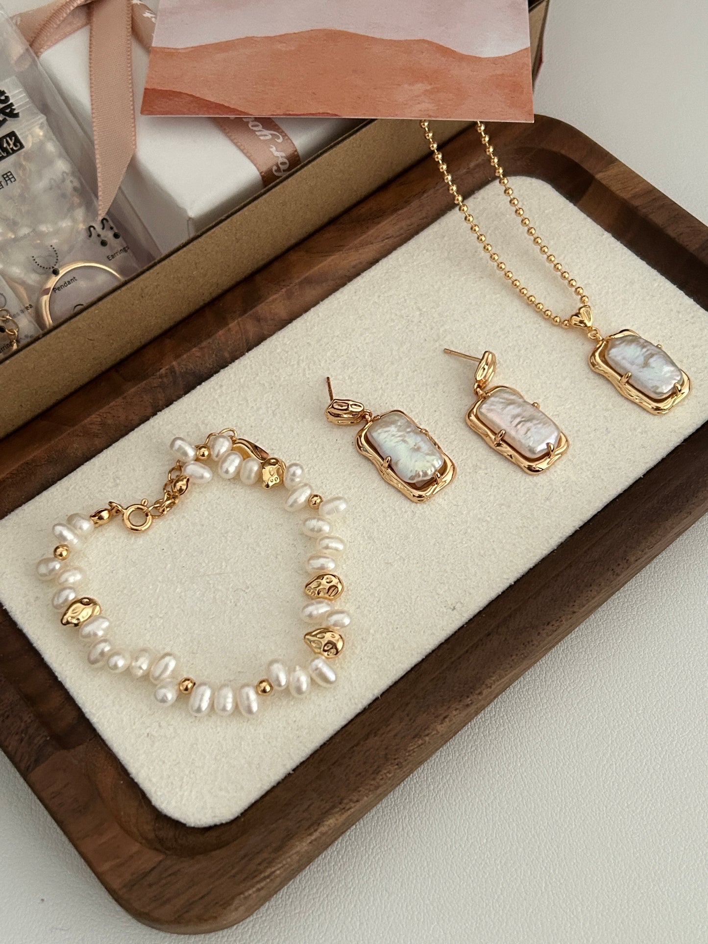 Regal Frame Baroque Pearl Set