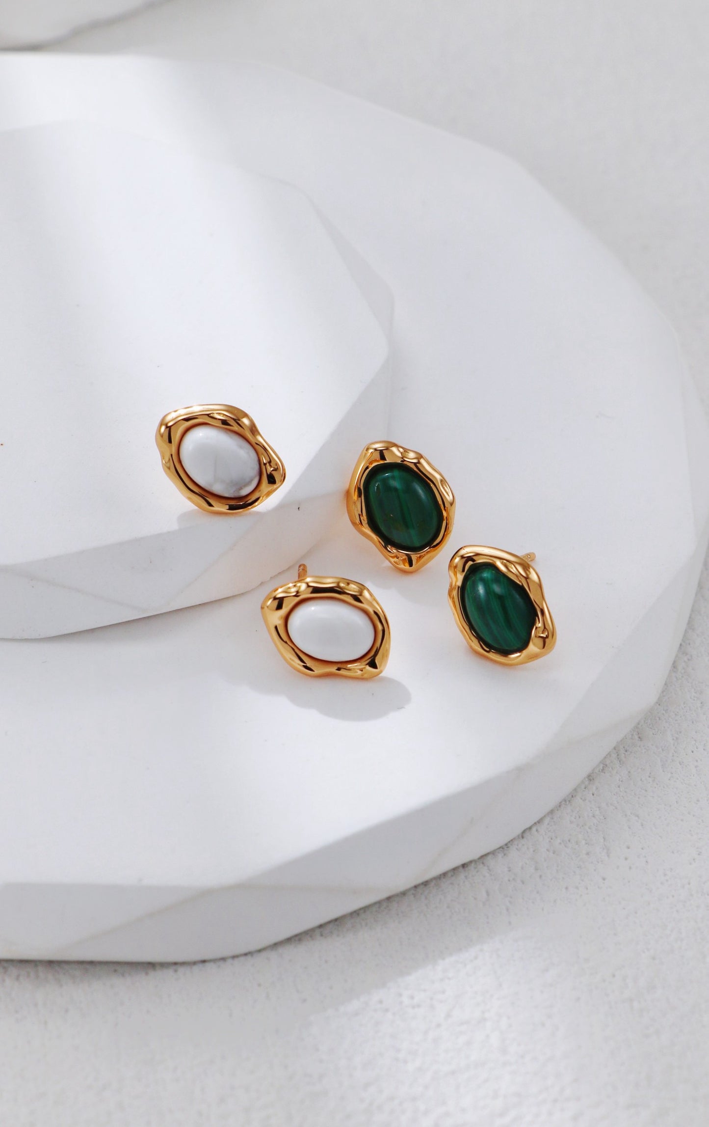 Malachite/White Magnesite Studs