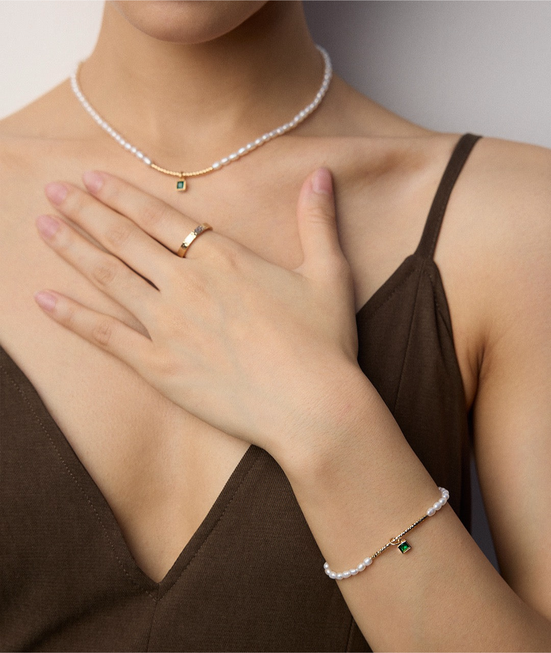 Pearl Bracelet with Green Gemstone