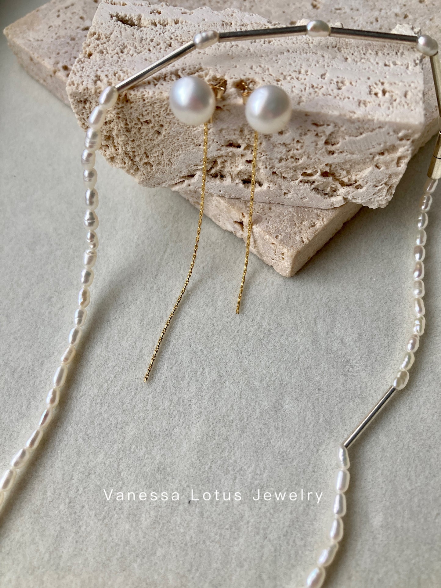 Minimalist pearl and silver necklace