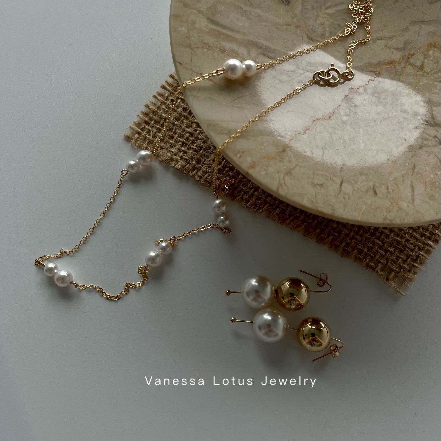 Minimalist two pearls necklace