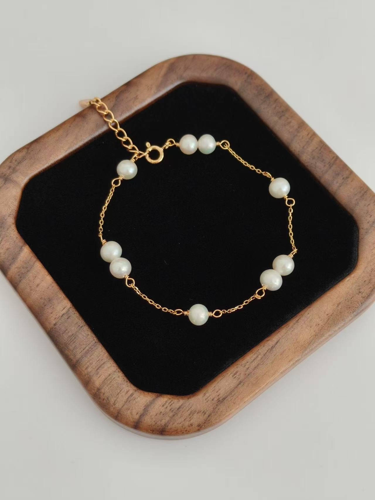 Minimalist Pearl Bracelet