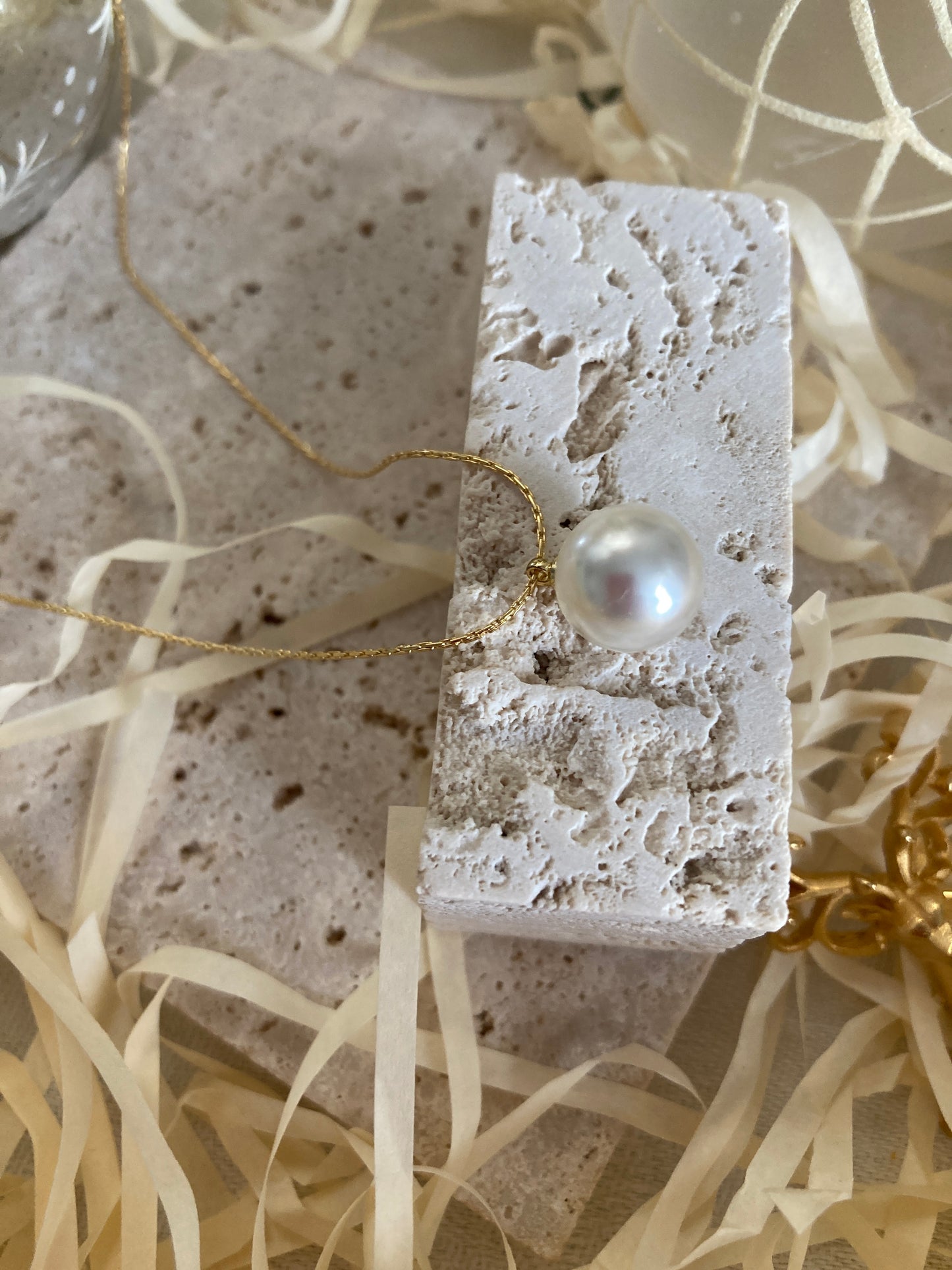 Single pearl necklace