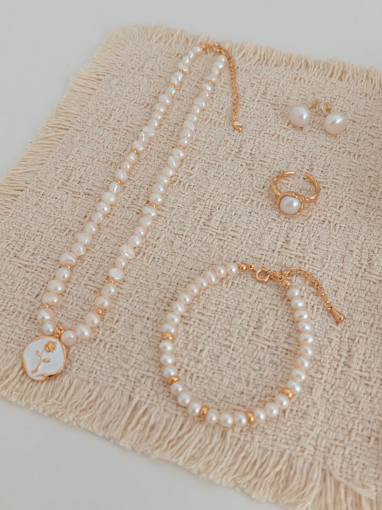 S925 Sterling Silver Natural Pearl Rose Pendant Necklace