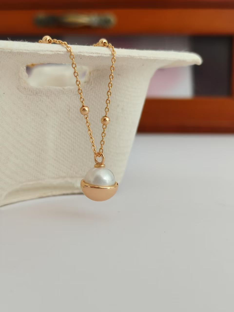 UFO Pearl Necklace